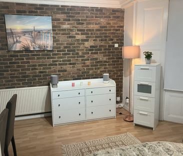 Studio Flat, Sutherland Avenue, W9 - Photo 3