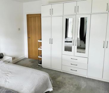 3 bedroom end of terrace house to rent - Photo 3