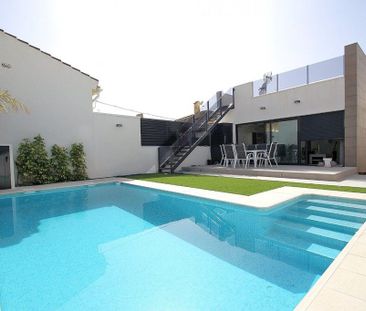 Luxury 3 room Detached House for rent in Torrevieja, Valencia - Photo 1