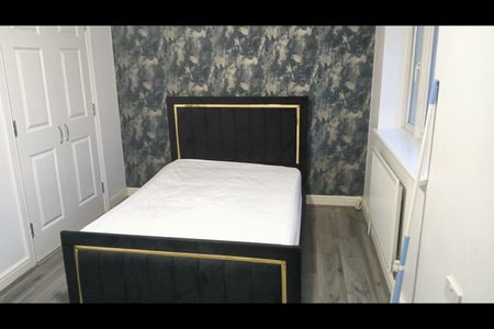 2 Bed Terraced House, Clayton Drive, SE8 - Photo 3