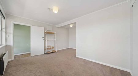 Light & Bright Studio in a Great Karori Location - Photo 2
