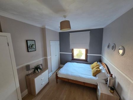 1 bedroom in a house share to rent - Photo 3