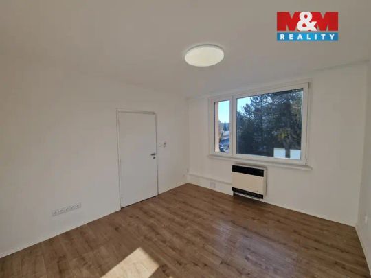 Pronájem bytu 1+1 v Liberci, ul. Lounská - Photo 1