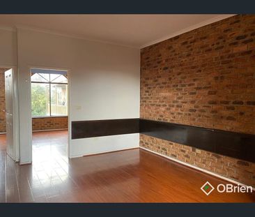 Short walk to Frankston CBD, Beach & Transport - Photo 4