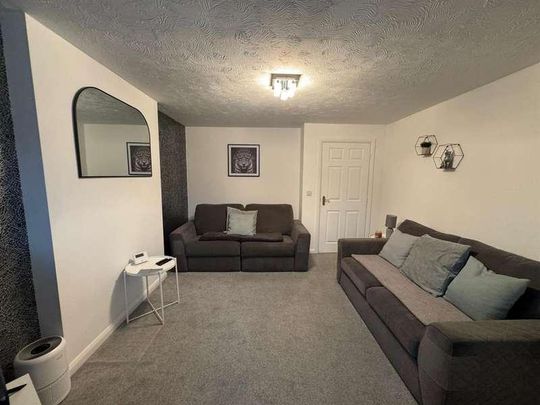 Sharket Head Close, Queensbury, Bradford, BD13 - Photo 1