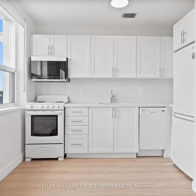 Bachelor Apartment for Lease – Woodbine / Danforth - Photo 4