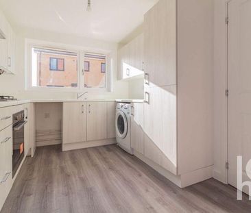 3 bedroom semi-detached house to rent - Photo 5