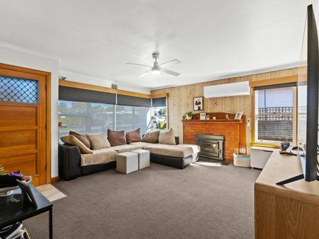 Updated Kitchen and Bathroom, Convenient Devonport Spot - Photo 5