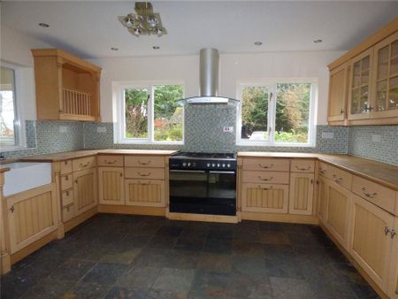 4 bedroom detached house to rent - Photo 2