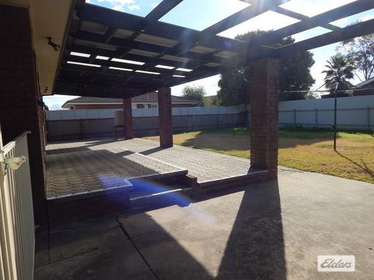 Charming 3-Bedroom Home for Rent – Comfortable Living in a Great Location - Photo 1