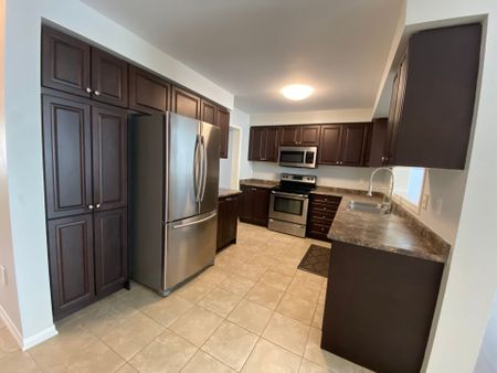 For Lease - 514 Sixteen Mile Drive, Oakville, Ontario - Photo 3