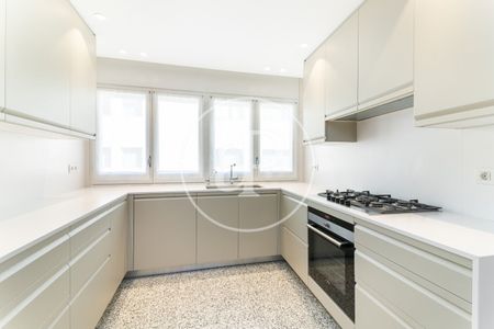 Penthouse for rent in Sant Gervasi - Photo 2