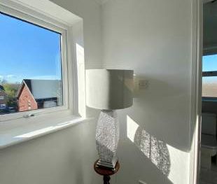 3 bedroom property to rent in Bury - Photo 4