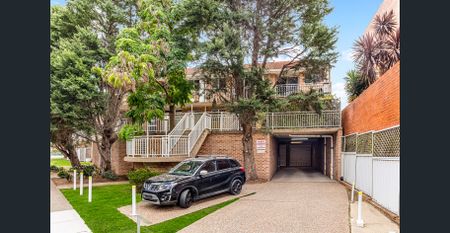 Stylish and Convenient Living - Photo 4