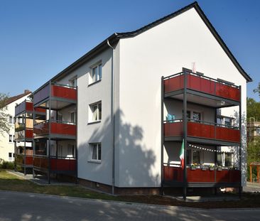 Energieeffiziente 3-Zimmer-Wohnung mit Balkon // 2.OG rechts - Photo 1