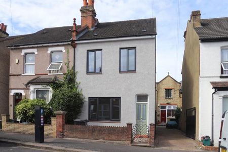 2 Bed Semi-Detached House, Abbey Road, CR0 - Photo 2