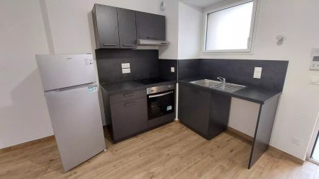 location Appartement T2 DE 43.99m² À DECINES CHARPIEU - Photo 4