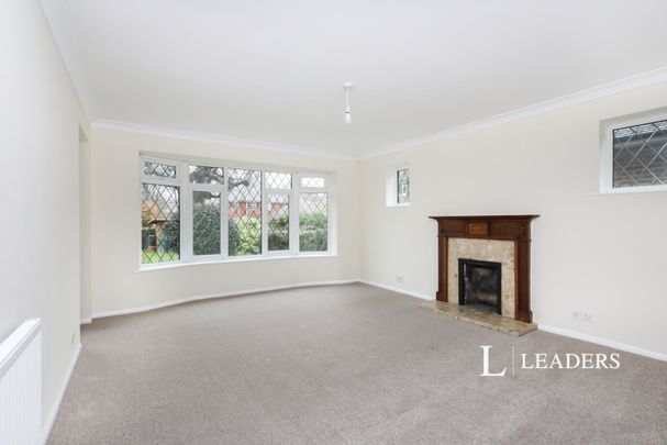 3 bedroom house to rent The Grove, Ratton, Eastbourne, East Sussex, BN20 - Photo 1