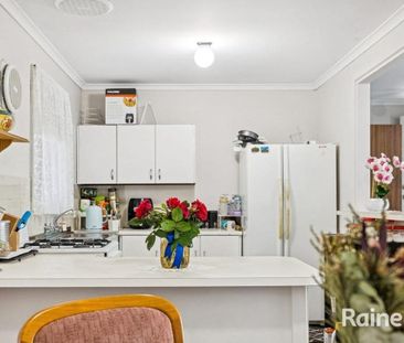 Modern 3 Bedroom Family Home! - Photo 3