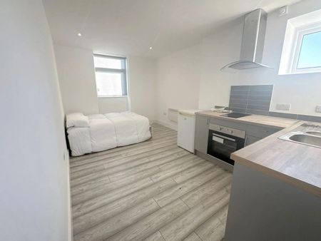 1 Bed Flat, Dunstable Road, LU4 - Photo 2