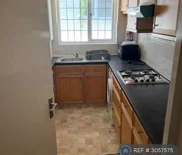 3 bedroom flat to rent - Photo 4