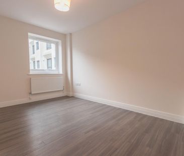 Skyline House, Swingate, Stevenage - Photo 2