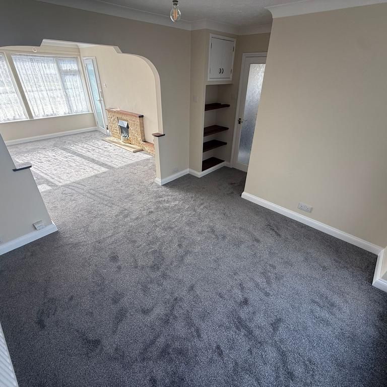2 bedroom semi-detached bungalow to rent - Photo 1