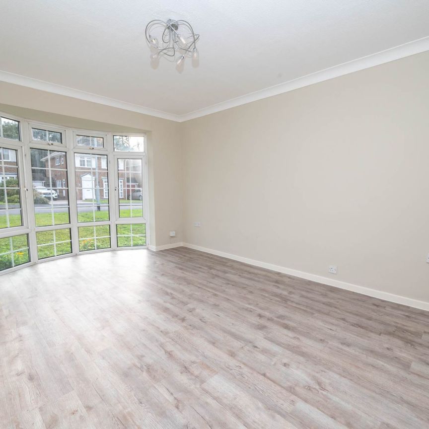 Blenheim Avenue, Faversham - Photo 1