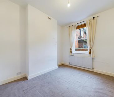3 bedroom flat to rent - Photo 4