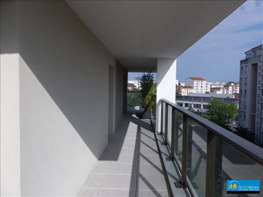 APPARTEMENT RECENT VILLEURBANNE - 3 pièce(s) - 60.73 m2 + Terrasse de 30m² + Place de stationnement Villeurbanne (69100) Le bien en vidéo - Photo 1