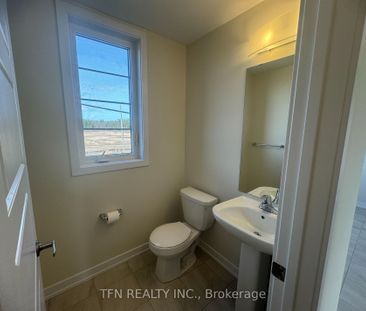 Townhouse For Lease | X8136364 - Photo 6