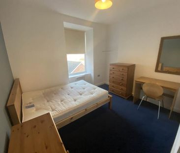 4 bedroom flat to rent - Photo 4