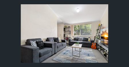 Private, Spacious & Perfectly Positioned - Photo 2