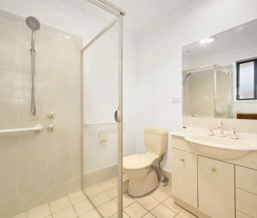 Four-Bedroom House - Photo 5