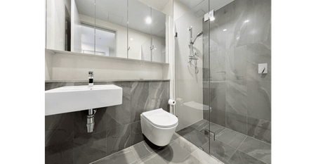 Spacious High-Floor Apartment with Separate Study and Stunning District Views - Photo 2