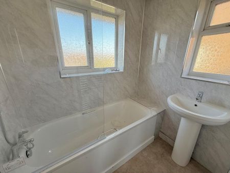 3 bedroom semi-detached house to rent - Photo 2