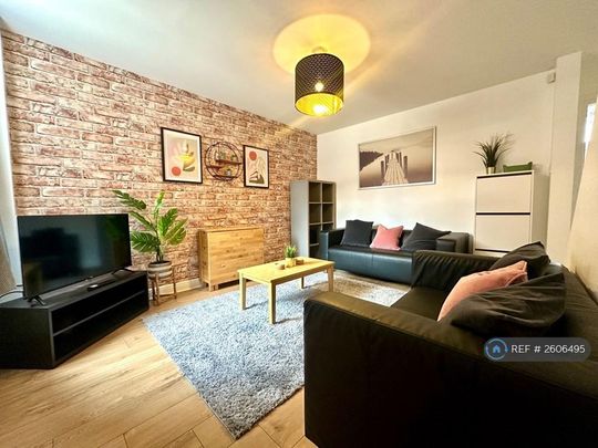 4 bedroom terraced house to rent - Photo 1