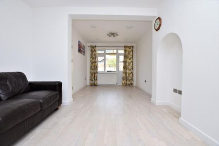 Tendring Way, Chadwell Heath, RM6 - Photo 3