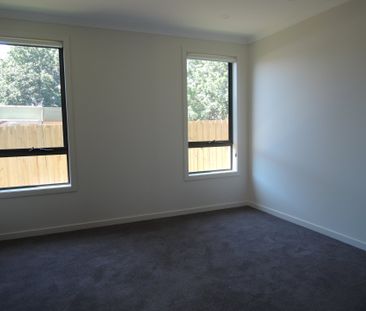 2/8 Lawford Street, BOX HILL NORTH - Photo 2