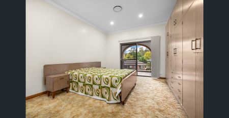 A rare find! Suits extended family with two kitchens and two bathrooms on two levels. - Photo 5