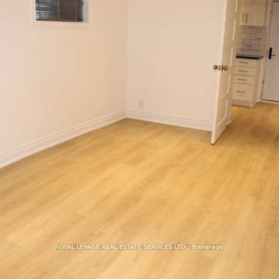 Recent renovations very spacious affordable! - Photo 1