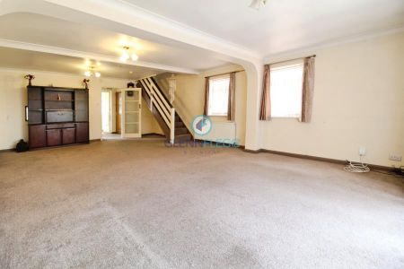 3 bedroom semi-detached house to rent - Photo 3