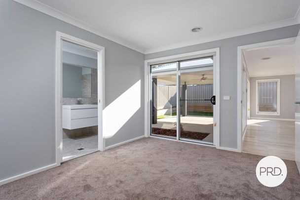 2/12 Gibson Street, Boorooma NSW 2650 - Photo 1