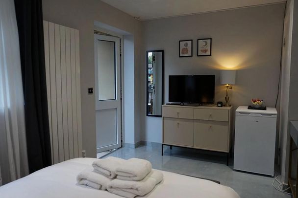 1 bedroom in a house share to rent - Photo 1