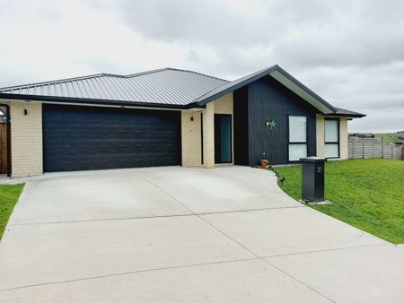 Spacious 4-Bedroom Family Home with Stunning Rural Views – Pokeno - Photo 3