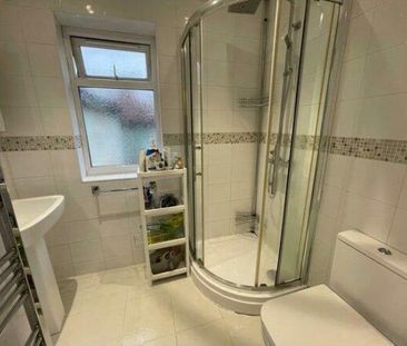 9 bedroom private hall to rent - Photo 5