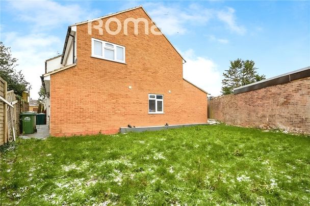 Elizabethan Close, Stanwell, Staines-upon-Thames, Surrey, TW19 7QL - Photo 1