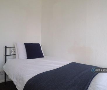4 bedroom flat to rent - Photo 4