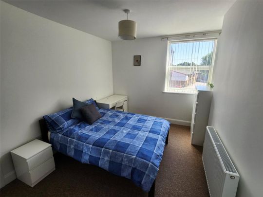 Colwick Road, Nottingham, Nottinghamshire, NG2 - Photo 1