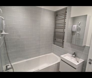 1 Bed Flat, Sinclair Gardens, W14 - Photo 5